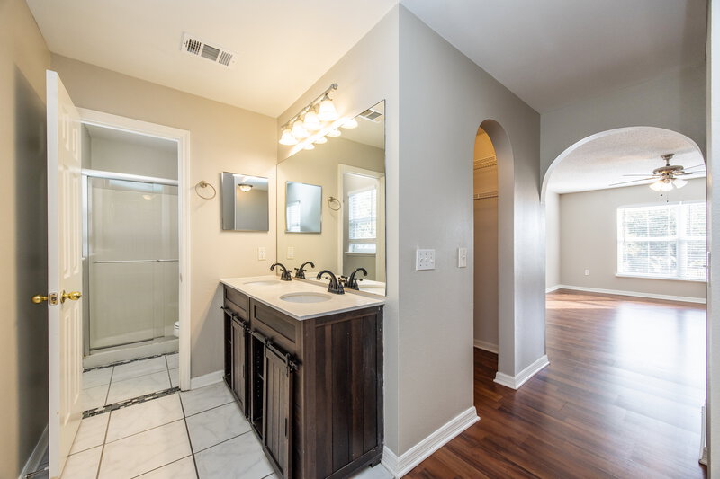 2,410/Mo, 1336 Dragon Head Dr Valrico, FL 33594 Main Bathroom View