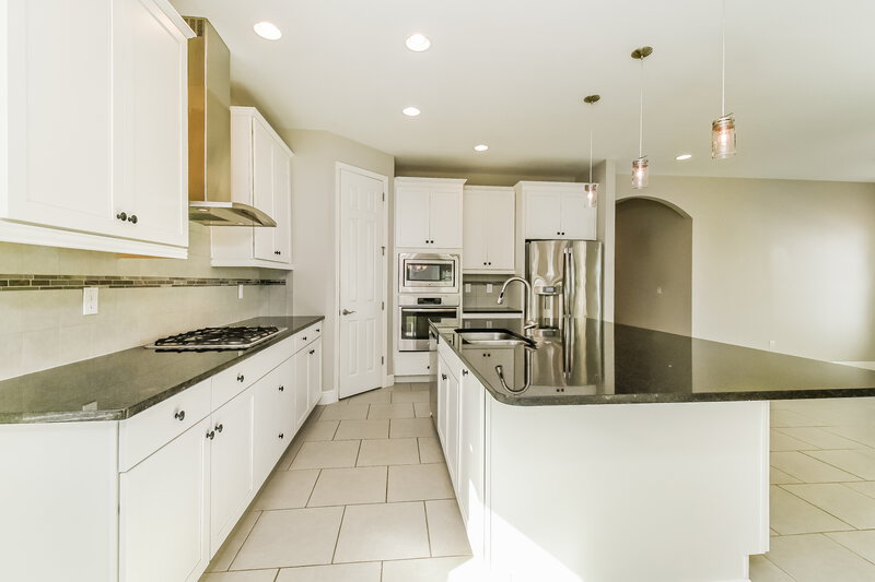 2,425/Mo, 525 Winterside Dr Apollo Beach, FL 33572 Kitchen View