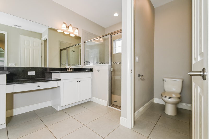 2,425/Mo, 525 Winterside Dr Apollo Beach, FL 33572 Main Bathroom View