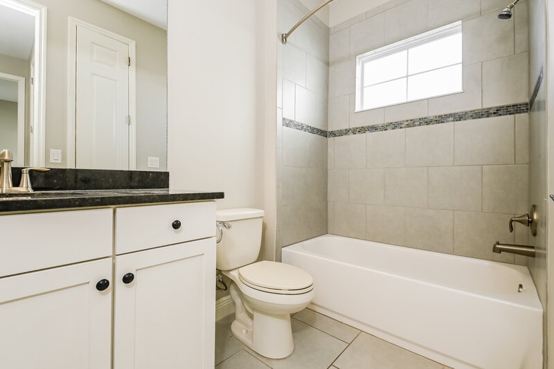 2,425/Mo, 525 Winterside Dr Apollo Beach, FL 33572 Bathroom View