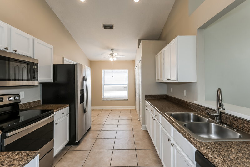 2,285/Mo, 12230 Dawn Vista Dr Riverview, FL 33578 Kitchen View