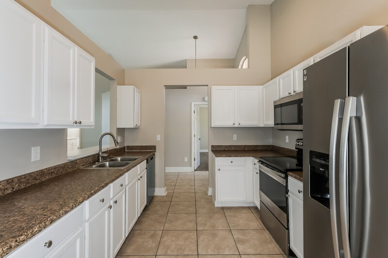 2,285/Mo, 12230 Dawn Vista Dr Riverview, FL 33578 Kitchen View 2