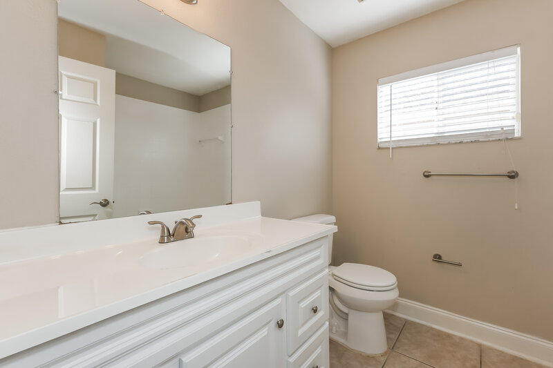 2,285/Mo, 12230 Dawn Vista Dr Riverview, FL 33578 Bathroom View