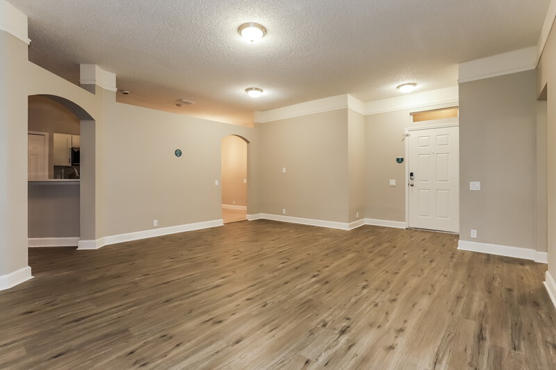 2,085/Mo, 6417 Myrtlewood Dr Lakeland, FL 33810 Living Room View 2