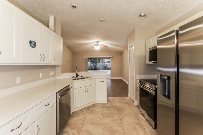2,085/Mo, 6417 Myrtlewood Dr Lakeland, FL 33810 Kitchen View