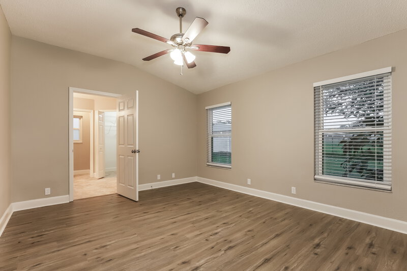 2,085/Mo, 6417 Myrtlewood Dr Lakeland, FL 33810 Main Bedroom View 2