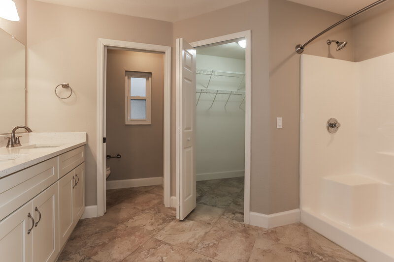 2,085/Mo, 6417 Myrtlewood Dr Lakeland, FL 33810 Main Bathroom View