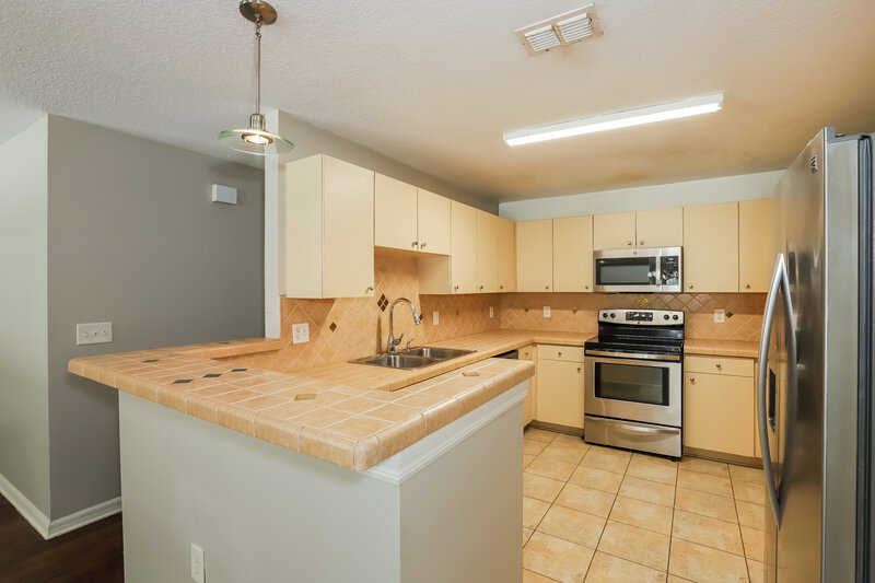 2,095/Mo, 10326 Summerview Cir Riverview, FL 33578 Kitchen View
