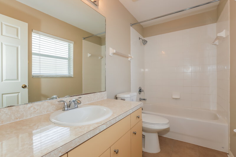 2,095/Mo, 10326 Summerview Cir Riverview, FL 33578 Main Bathroom View