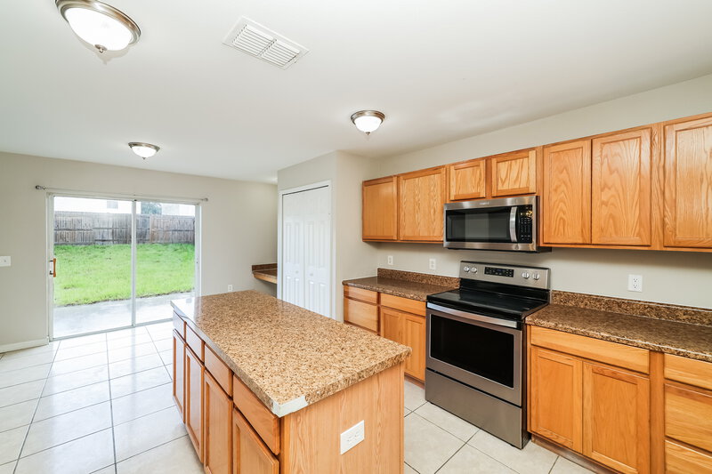 2,675/Mo, 11326 Ivy Flower Loop Riverview, FL 33578 Kitchen View