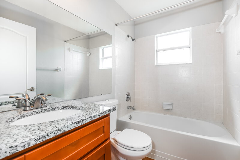 1,965/Mo, 1710 James Pointe Dr Bartow, FL 33830 Bathroom View