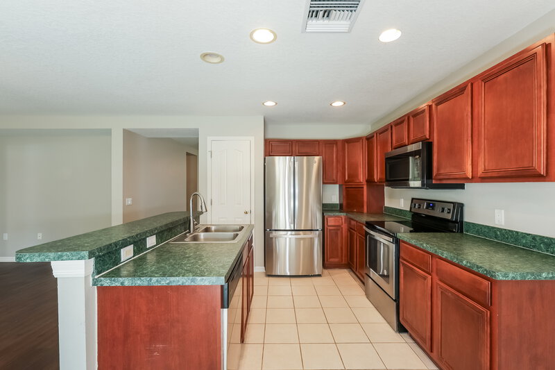 1,985/Mo, 13512 Blue Sunfish Ct Riverview, FL 33569 Kitchen View