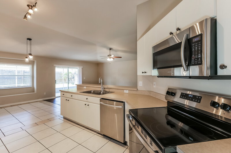 2,345/Mo, 4721 Little Denise Ct Valrico, FL 33594 Kitchen View