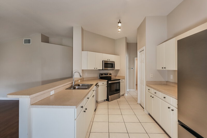 2,345/Mo, 4721 Little Denise Ct Valrico, FL 33594 Kitchen View 2