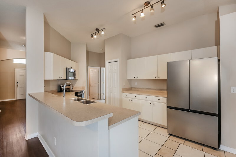 2,345/Mo, 4721 Little Denise Ct Valrico, FL 33594 Kitchen View 3
