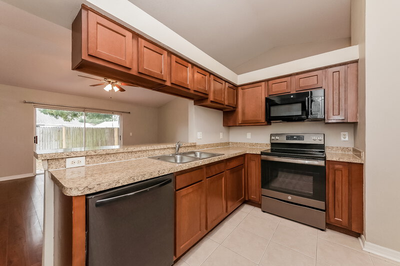 1,805/Mo, 119 Lookout Dr Apollo Beach, FL 33572 Kitchen View 2