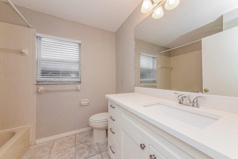 1,805/Mo, 119 Lookout Dr Apollo Beach, FL 33572 Bathroom View