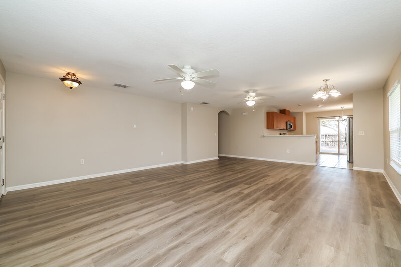 2,100/Mo, 1501 21st St SE Ruskin, FL 33570 Living Room View