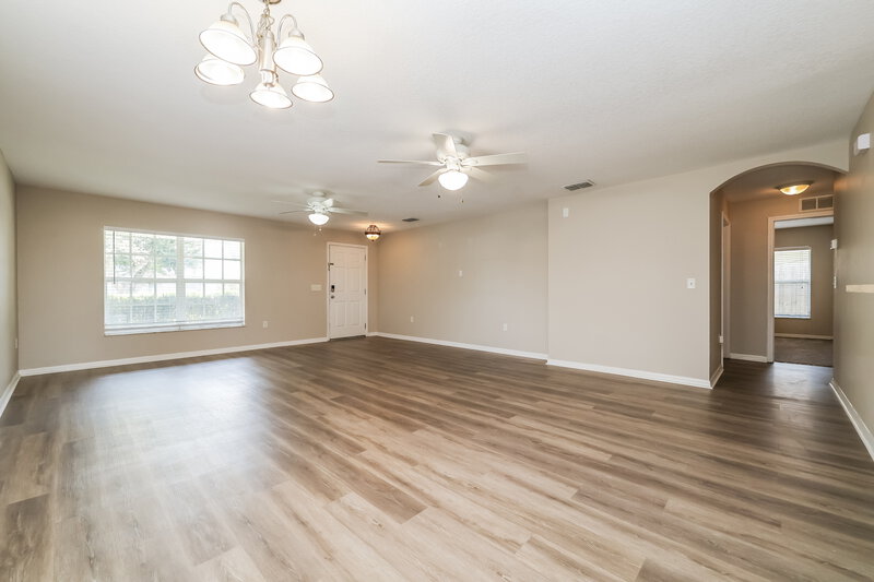 2,100/Mo, 1501 21st St SE Ruskin, FL 33570 Dining Room View