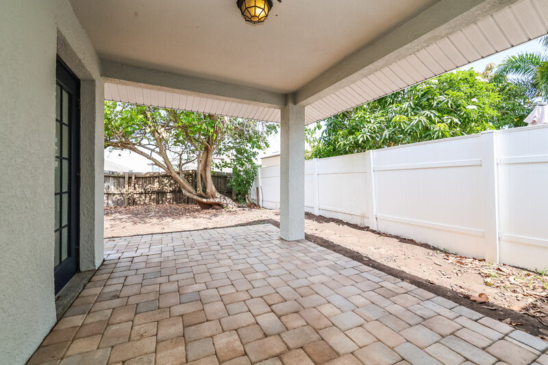 2,100/Mo, 1501 21st St SE Ruskin, FL 33570 Covered Patio View
