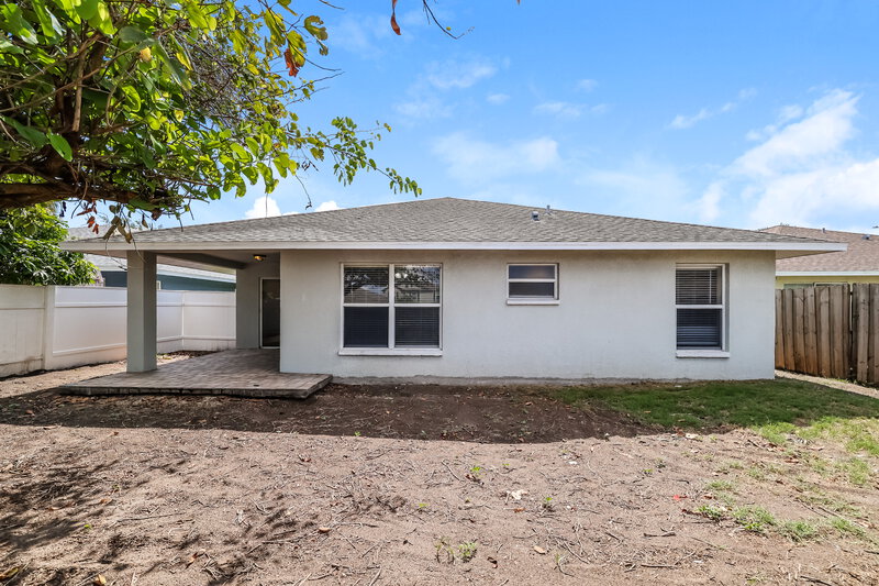 2,100/Mo, 1501 21st St SE Ruskin, FL 33570 Rear View