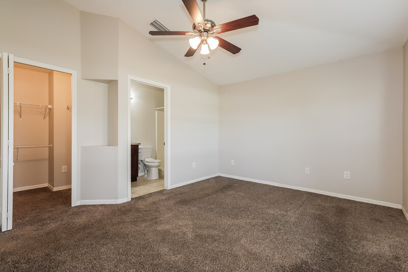 2,120/Mo, 429 Maple Pointe Dr Seffner, FL 33584 Main Bedroom View