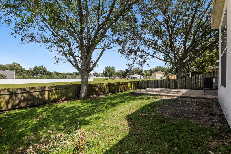 2,120/Mo, 429 Maple Pointe Dr Seffner, FL 33584 Rear View 2