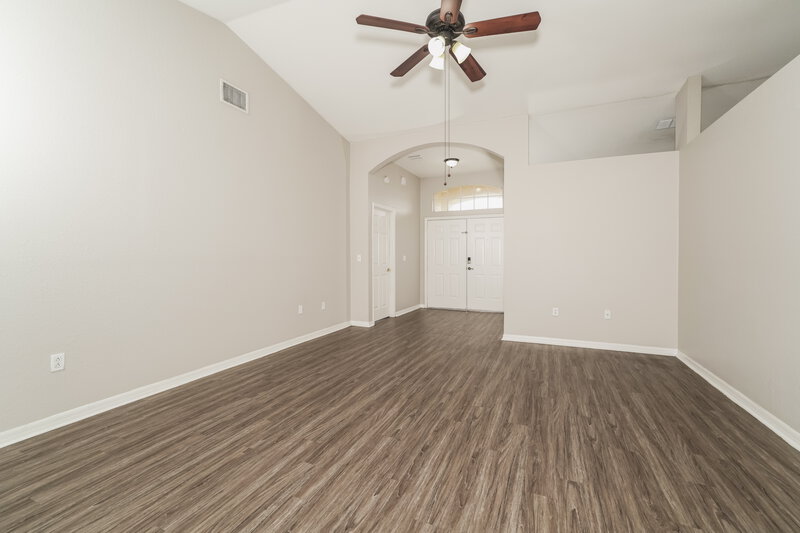 2,325/Mo, 4668 Great Blue Heron Dr Lakeland, FL 33812 Living Room View