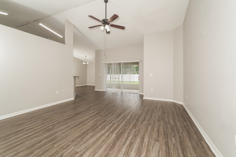 2,325/Mo, 4668 Great Blue Heron Dr Lakeland, FL 33812 Living Room View 2