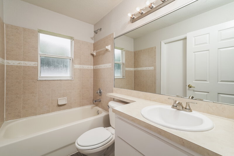 2,325/Mo, 4668 Great Blue Heron Dr Lakeland, FL 33812 Bathroom View