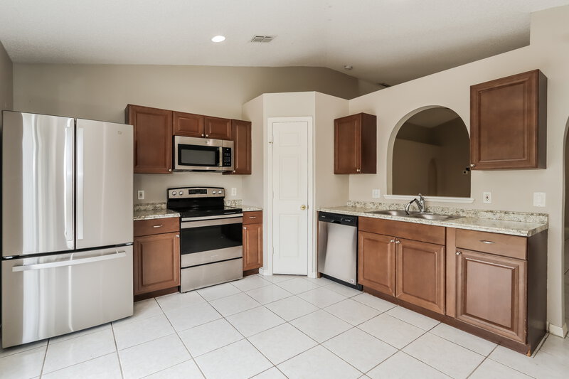 1,940/Mo, 30539 Birdhouse Dr Wesley Chapel, FL 33545 Kitchen View