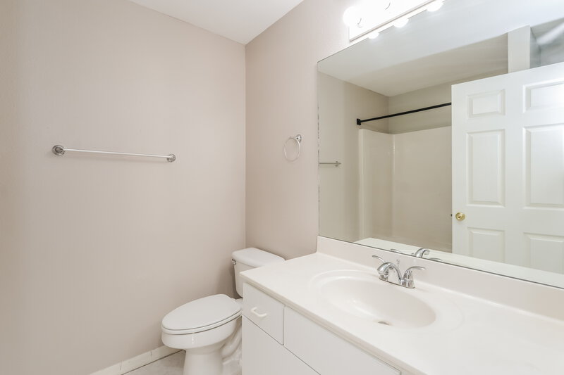 1,940/Mo, 30539 Birdhouse Dr Wesley Chapel, FL 33545 Bathroom View