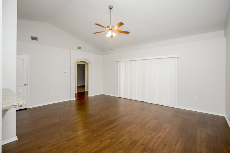 2,070/Mo, 5025 Yellowtop Loop Lakeland, FL 33811 Living Room View 2