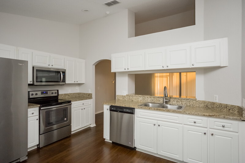 2,070/Mo, 5025 Yellowtop Loop Lakeland, FL 33811 Kitchen View