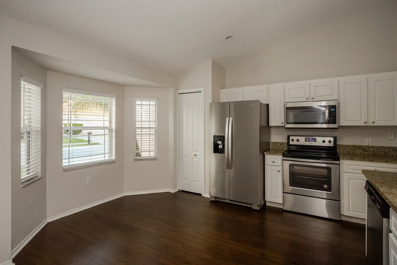 2,070/Mo, 5025 Yellowtop Loop Lakeland, FL 33811 Kitchen View 2