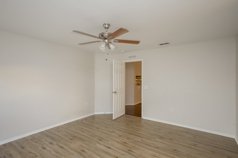 2,070/Mo, 5025 Yellowtop Loop Lakeland, FL 33811 Main Bedroom View 2