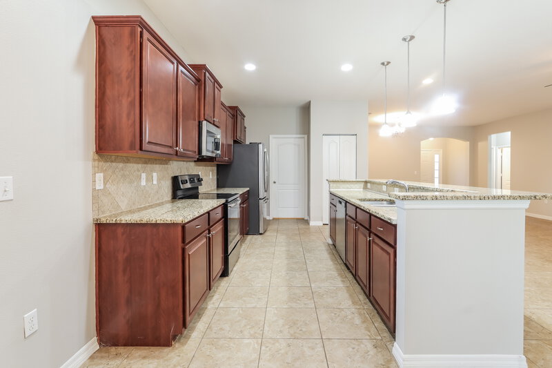 2,090/Mo, 6353 Twin Bridges Dr Zephyrhills, FL 33541 Kitchen View