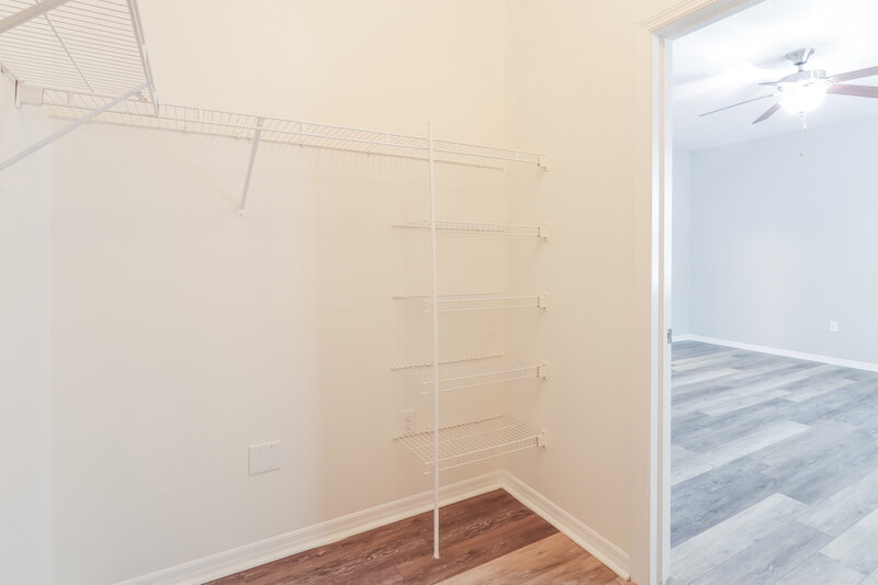 2,090/Mo, 6353 Twin Bridges Dr Zephyrhills, FL 33541 Walk In Closet View