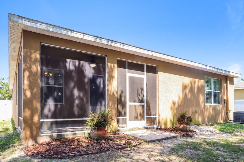 2,090/Mo, 6353 Twin Bridges Dr Zephyrhills, FL 33541 Rear View