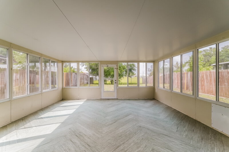 2,480/Mo, 13706 Gentle Woods Ave Riverview, FL 33569 Sun Room View