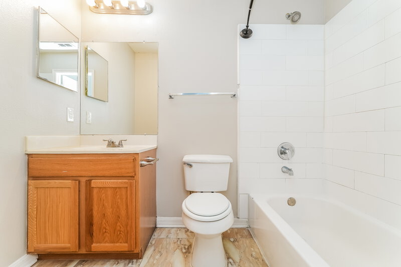 2,480/Mo, 13706 Gentle Woods Ave Riverview, FL 33569 Main Bathroom View