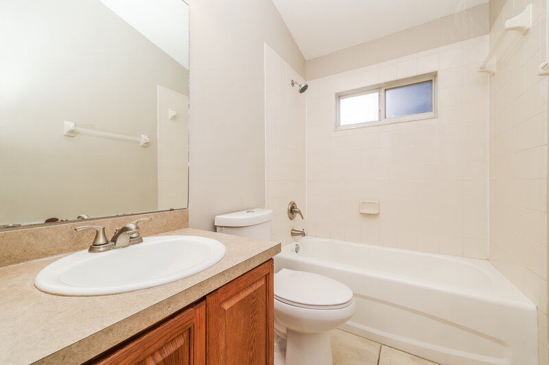 2,355/Mo, 9732 White Barn Way Riverview, FL 33569 Bathroom View