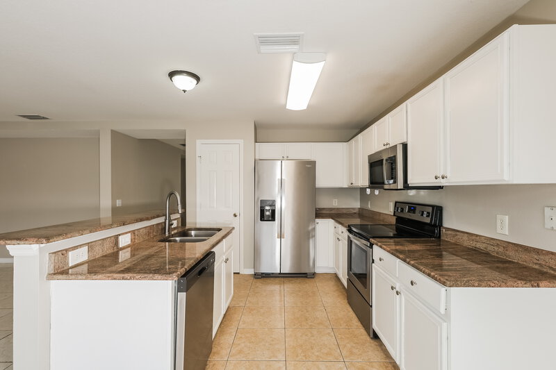 2,115/Mo, 10506 Early Light Ct Riverview, FL 33578 Kitchen View 2