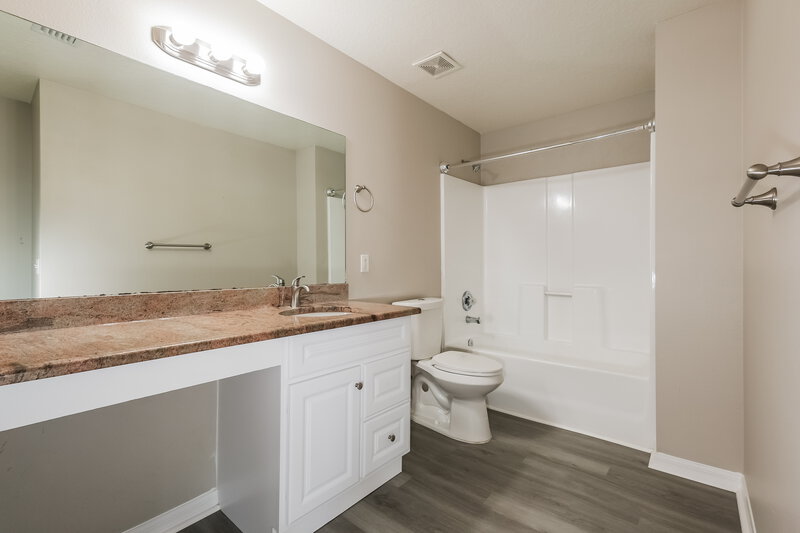 2,115/Mo, 10506 Early Light Ct Riverview, FL 33578 Main Bathroom View