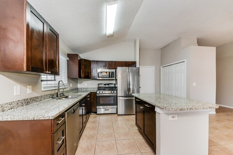 3,320/Mo, 1710 Scotch Pine Dr Brandon, FL 33511 Kitchen View