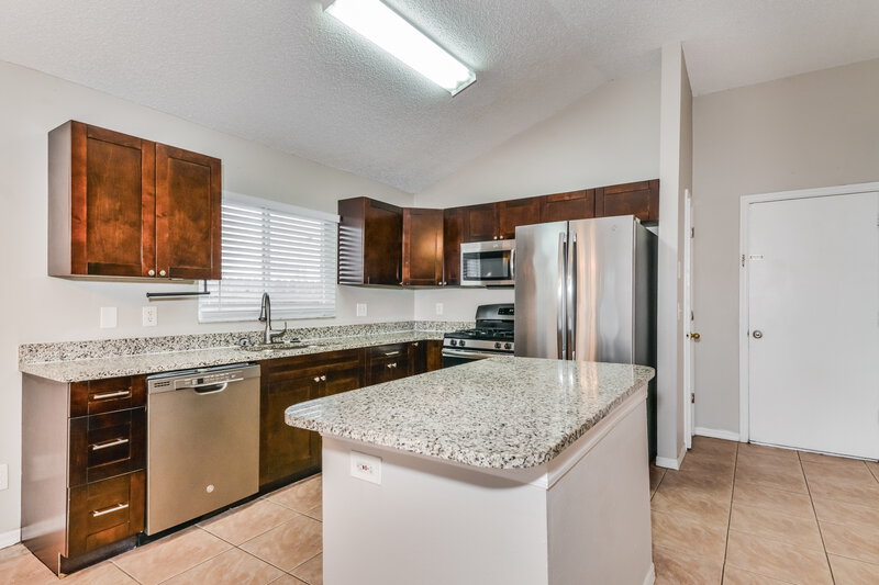 3,320/Mo, 1710 Scotch Pine Dr Brandon, FL 33511 Kitchen View 2
