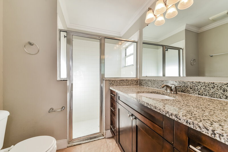 3,320/Mo, 1710 Scotch Pine Dr Brandon, FL 33511 Main Bathroom View