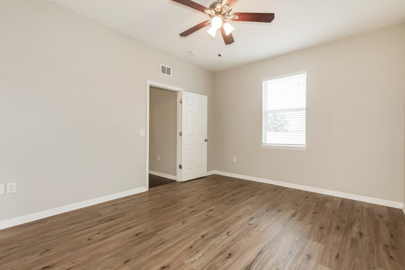 2,050/Mo, 955 Krenson Woods Rd Lakeland, FL 33813 Main Bedroom View