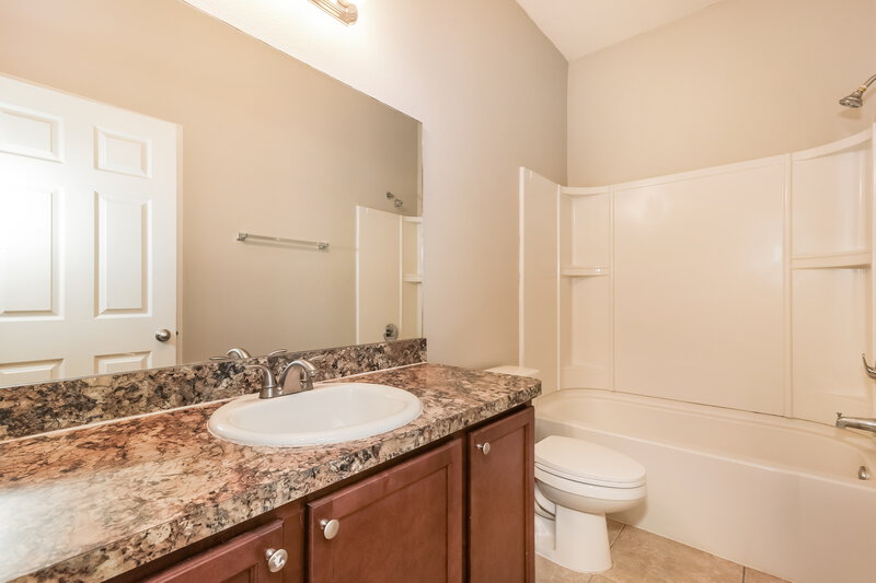 2,050/Mo, 955 Krenson Woods Rd Lakeland, FL 33813 Bathroom View