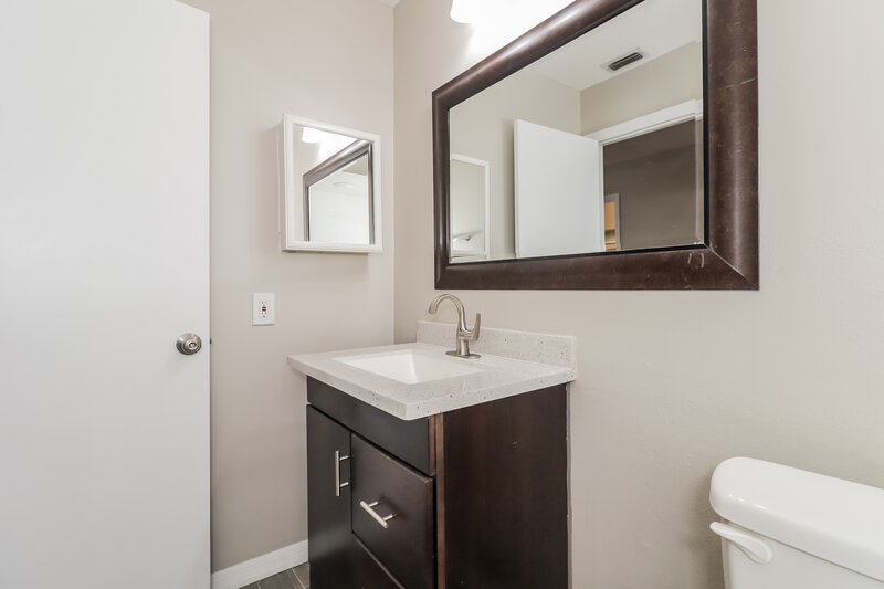 2,030/Mo, 8533 Gum Tree Ave New Port Richey, FL 34653 Main Bathroom View